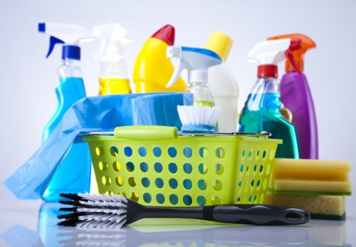 Detailed window cleaning tools for streak-free results